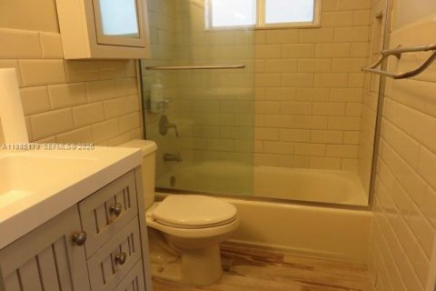 Condominio en alquiler en Miami, Florida, 2 dormitorios, 86.4 m2 № 2047320 - foto 12