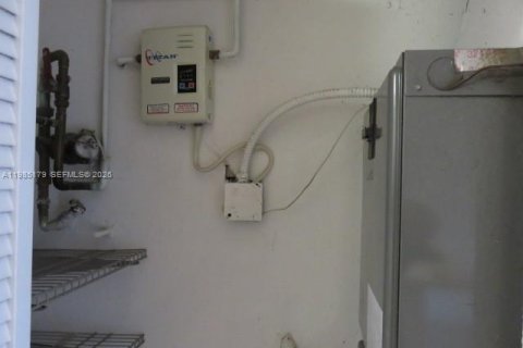 Condominio en alquiler en Miami, Florida, 2 dormitorios, 86.4 m2 № 2047320 - foto 6