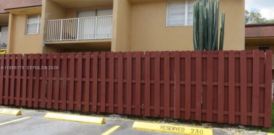 Condominio en Miami, Florida, 2 dormitorios  № 2047320