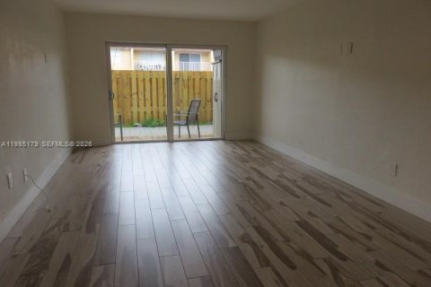 Condominio en alquiler en Miami, Florida, 2 dormitorios, 86.4 m2 № 2047320 - foto 5