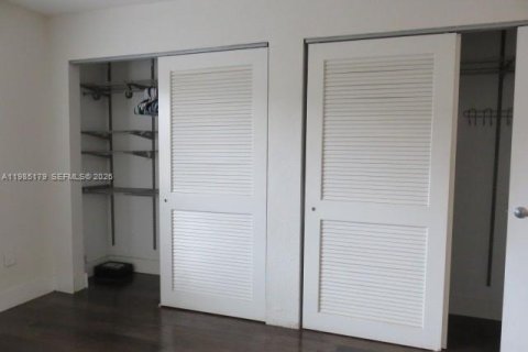 Condominio en alquiler en Miami, Florida, 2 dormitorios, 86.4 m2 № 2047320 - foto 11