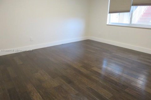 Condominio en alquiler en Miami, Florida, 2 dormitorios, 86.4 m2 № 2047320 - foto 8