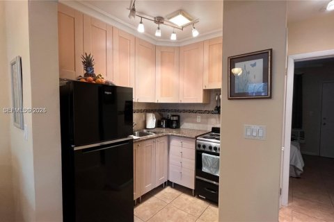 Condominio en alquiler en Hallandale Beach, Florida, 1 dormitorio, 46.45 m2 № 2010809 - foto 5