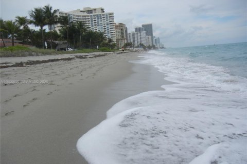 Condominio en alquiler en Hallandale Beach, Florida, 1 dormitorio, 46.45 m2 № 2010809 - foto 14