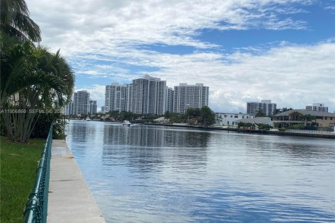 Condominio en alquiler en Hallandale Beach, Florida, 1 dormitorio, 46.45 m2 № 2010809 - foto 9