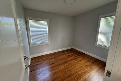 Villa ou maison à louer à Coral Gables, Floride: 3 chambres, 85.28 m2 № 2028625 - photo 6