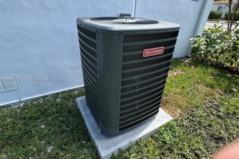 Villa ou maison à louer à Coral Gables, Floride: 3 chambres, 85.28 m2 № 2028625 - photo 20