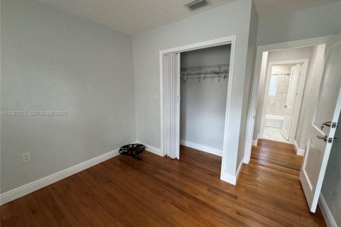 Villa ou maison à louer à Coral Gables, Floride: 3 chambres, 85.28 m2 № 2028625 - photo 11