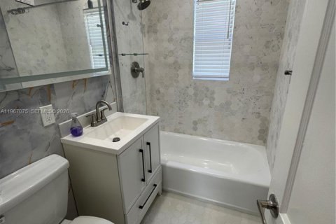 Villa ou maison à louer à Coral Gables, Floride: 3 chambres, 85.28 m2 № 2028625 - photo 5