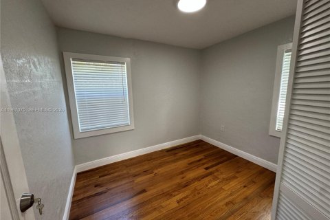 Villa ou maison à louer à Coral Gables, Floride: 3 chambres, 85.28 m2 № 2028625 - photo 8