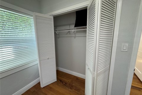 Villa ou maison à louer à Coral Gables, Floride: 3 chambres, 85.28 m2 № 2028625 - photo 7