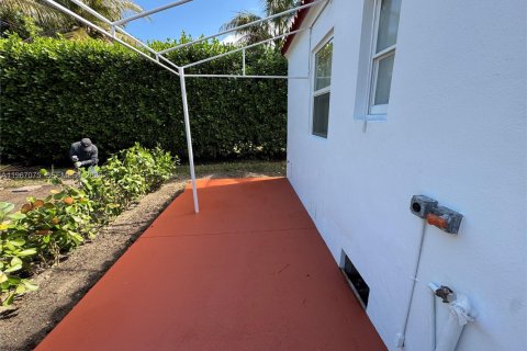 Villa ou maison à louer à Coral Gables, Floride: 3 chambres, 85.28 m2 № 2028625 - photo 18