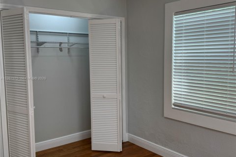 Villa ou maison à louer à Coral Gables, Floride: 3 chambres, 85.28 m2 № 2028625 - photo 16