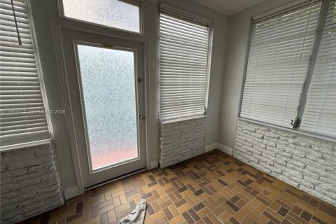 Villa ou maison à louer à Coral Gables, Floride: 3 chambres, 85.28 m2 № 2028625 - photo 3