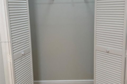 Villa ou maison à louer à Coral Gables, Floride: 3 chambres, 85.28 m2 № 2028625 - photo 15