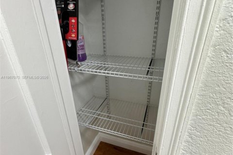 Villa ou maison à louer à Coral Gables, Floride: 3 chambres, 85.28 m2 № 2028625 - photo 10