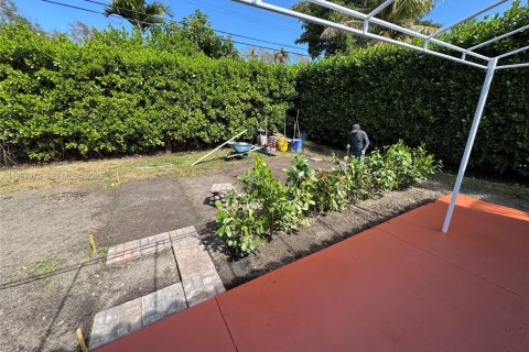 Villa ou maison à louer à Coral Gables, Floride: 3 chambres, 85.28 m2 № 2028625 - photo 17