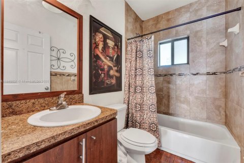 Villa ou maison à vendre à Miami, Floride: 3 chambres, 111.48 m2 № 2024937 - photo 15