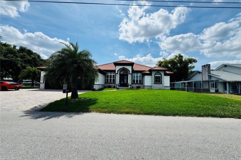Casa en venta en Winter Haven, Florida, 4 dormitorios, 283.35 m2 № 2157891 - foto 2