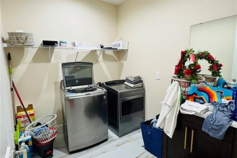 Casa en venta en Winter Haven, Florida, 4 dormitorios, 283.35 m2 № 2157891 - foto 18