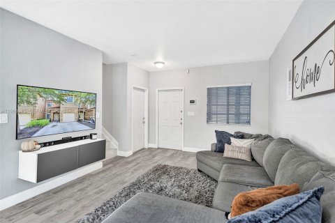 Townhouse in Cutler Bay, Florida 3 bedrooms, 120.31 sq.m. № 2026813 - photo 3