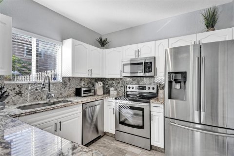 Townhouse in Cutler Bay, Florida 3 bedrooms, 120.31 sq.m. № 2026813 - photo 12