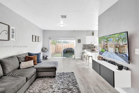 Townhouse in Cutler Bay, Florida 3 bedrooms, 120.31 sq.m. № 2026813 - photo 5