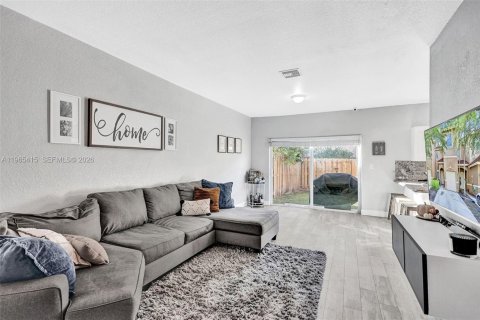 Townhouse in Cutler Bay, Florida 3 bedrooms, 120.31 sq.m. № 2026813 - photo 4