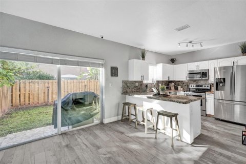 Townhouse in Cutler Bay, Florida 3 bedrooms, 120.31 sq.m. № 2026813 - photo 9