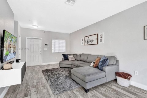 Townhouse in Cutler Bay, Florida 3 bedrooms, 120.31 sq.m. № 2026813 - photo 8