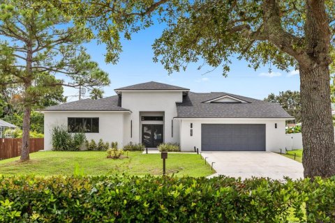 House in Port St. Lucie, Florida 3 bedrooms, 235.14 sq.m. № 2365373 - photo 1