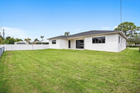 House in Port St. Lucie, Florida 3 bedrooms, 235.14 sq.m. № 2365373 - photo 28