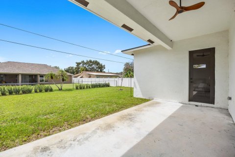 House in Port St. Lucie, Florida 3 bedrooms, 235.14 sq.m. № 2365373 - photo 29