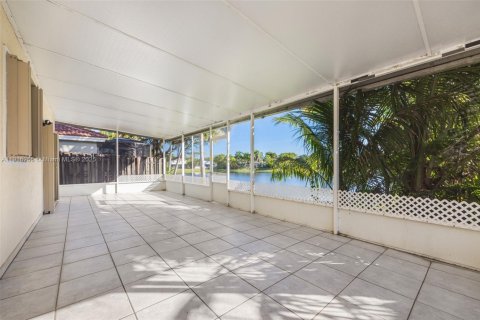 Casa en venta en Cutler Bay, Florida, 3 dormitorios, 153.1 m2 № 1971065 - foto 14