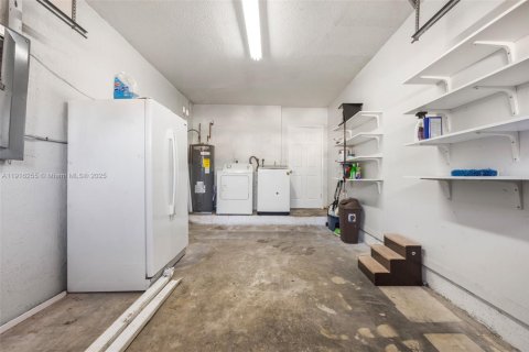 Casa en venta en Cutler Bay, Florida, 3 dormitorios, 153.1 m2 № 1971065 - foto 13