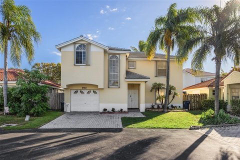 Casa en venta en Cutler Bay, Florida, 3 dormitorios, 153.1 m2 № 1971065 - foto 1