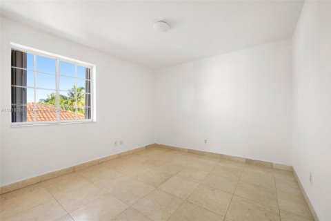 Casa en venta en Cutler Bay, Florida, 3 dormitorios, 153.1 m2 № 1971065 - foto 7