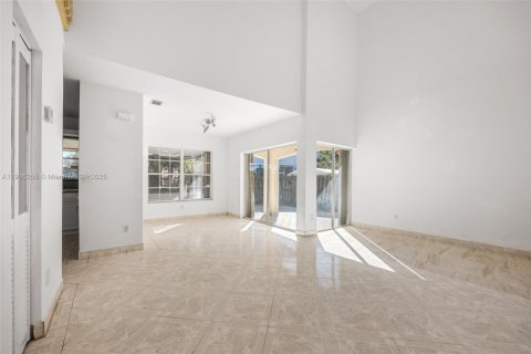 Casa en venta en Cutler Bay, Florida, 3 dormitorios, 153.1 m2 № 1971065 - foto 3