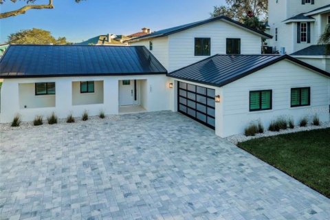 House in Palm Harbor, Florida 5 bedrooms, 236.44 sq.m. № 2220553