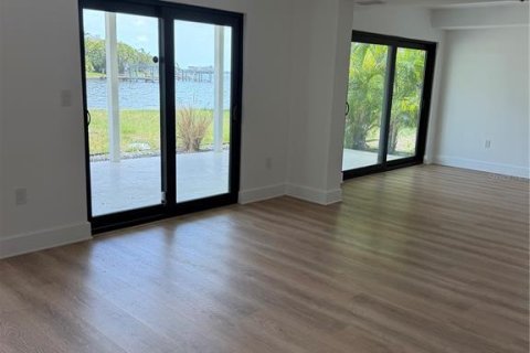 Villa ou maison à vendre à Palm Harbor, Floride: 5 chambres, 236.44 m2 № 2220553 - photo 5