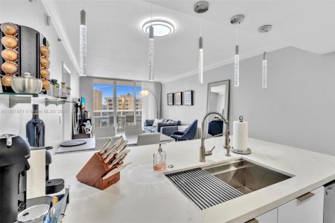 Купить кондоминиум в Халландейл-Бич, Флорида 2 спальни, 100.89м2, № 1860578 - фото 17