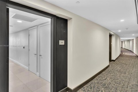 Купить кондоминиум в Халландейл-Бич, Флорида 2 спальни, 100.89м2, № 1860578 - фото 3