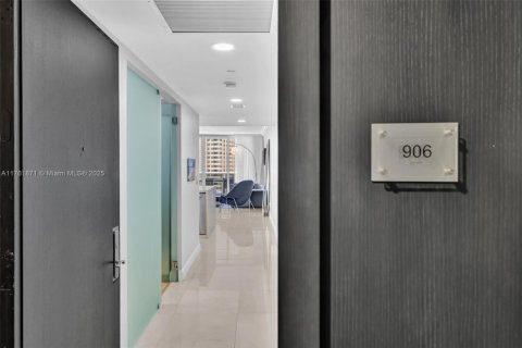 Купить кондоминиум в Халландейл-Бич, Флорида 2 спальни, 100.89м2, № 1860578 - фото 2