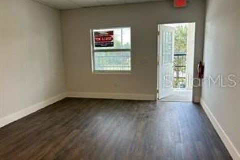 Propiedad comercial en alquiler en Oviedo, Florida, 89.37 m2 № 1851593 - foto 8