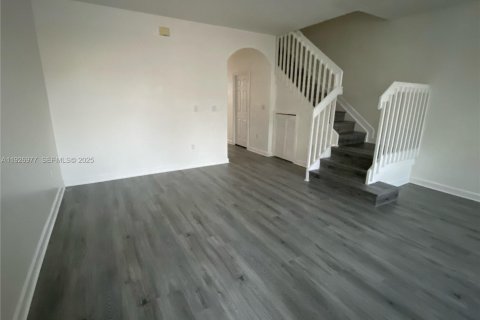 Touwnhouse à louer à Doral, Floride: 3 chambres, 152.55 m2 № 1985941 - photo 2