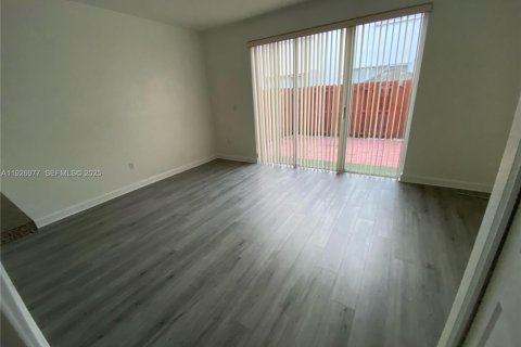 Touwnhouse à louer à Doral, Floride: 3 chambres, 152.55 m2 № 1985941 - photo 5