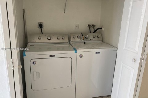 Touwnhouse à louer à Doral, Floride: 3 chambres, 152.55 m2 № 1985941 - photo 10