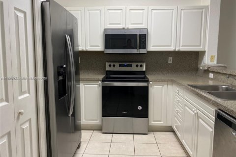 Touwnhouse à louer à Doral, Floride: 3 chambres, 152.55 m2 № 1985941 - photo 3