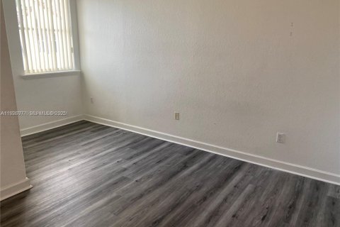 Touwnhouse à louer à Doral, Floride: 3 chambres, 152.55 m2 № 1985941 - photo 9