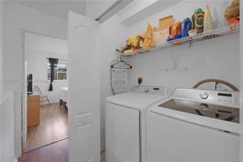 Touwnhouse à louer à Miramar, Floride: 3 chambres, 121.14 m2 № 2385032 - photo 30